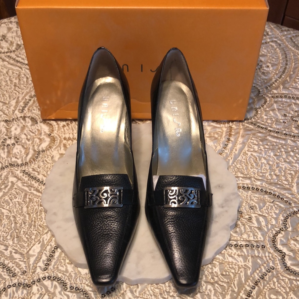 Gorgeous shoes - Picture 3 of 7